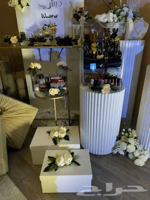 طاولات واستاند للايجار 0