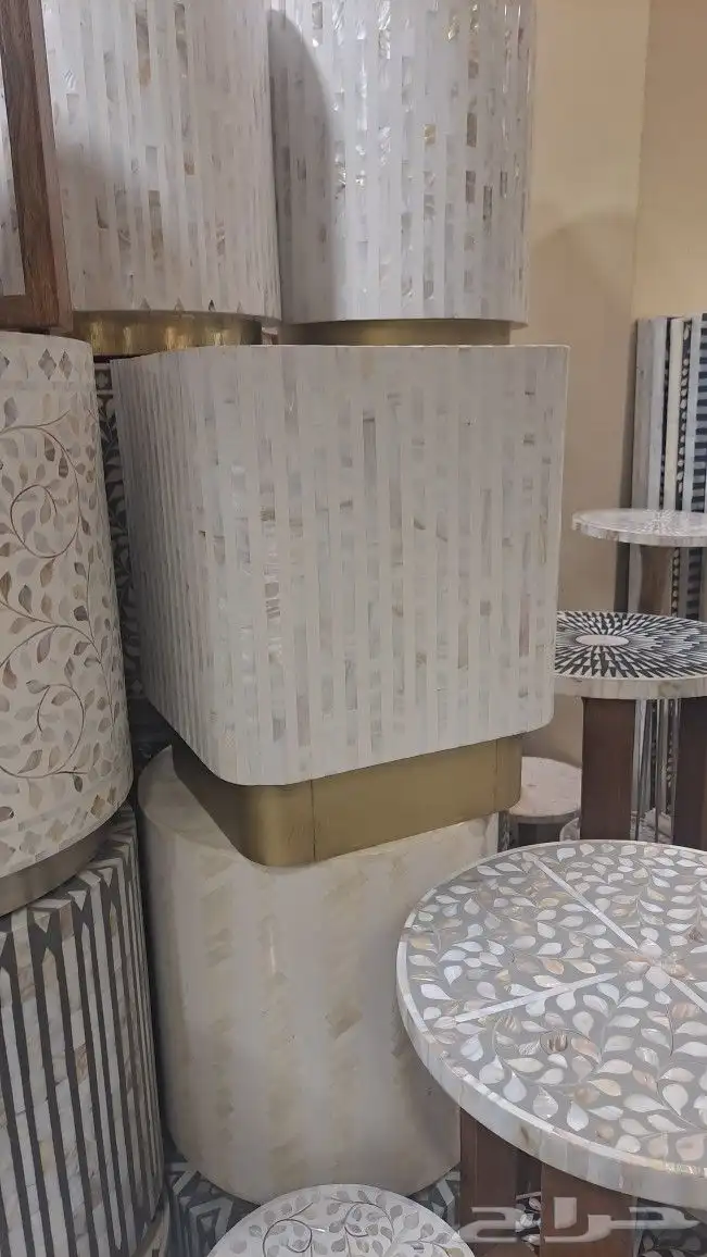 طاولات صدف بقاعده خشب طبيعي 2