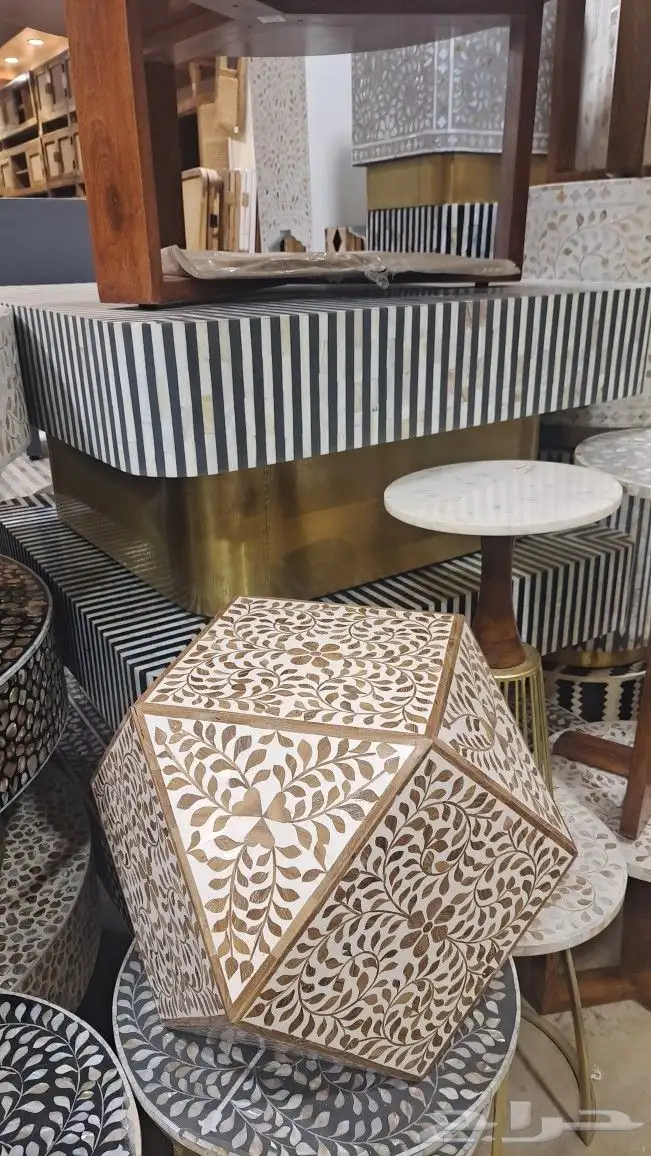 طاولات صدف بقاعده خشب طبيعي 8