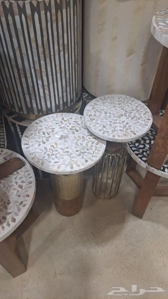 طاولات صدف بقاعده خشب طبيعي 6