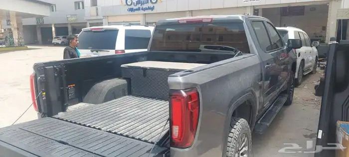 شراع السياره وغطا السياره في مسامير التثبيت وفي قبضات 13