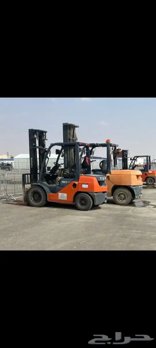 رافعه شوكيه للايجار فوركلفت وكرينات ونش للايجار الشهري واليو 0