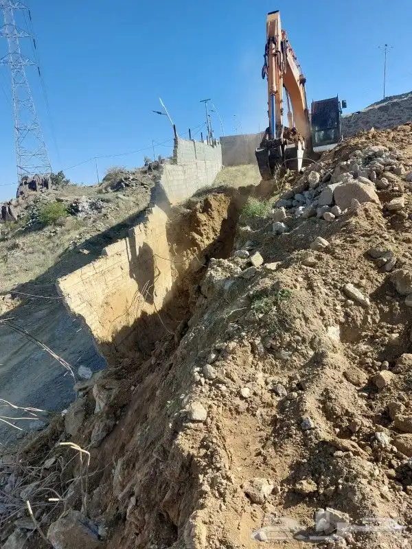 مقاول الحجر كبير وصغير جميع انواع الحجر موجود 1