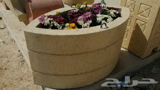 كراسي خرسانية مصدات حواجز احواض زهور قواعد اناره سلات ماهل 3