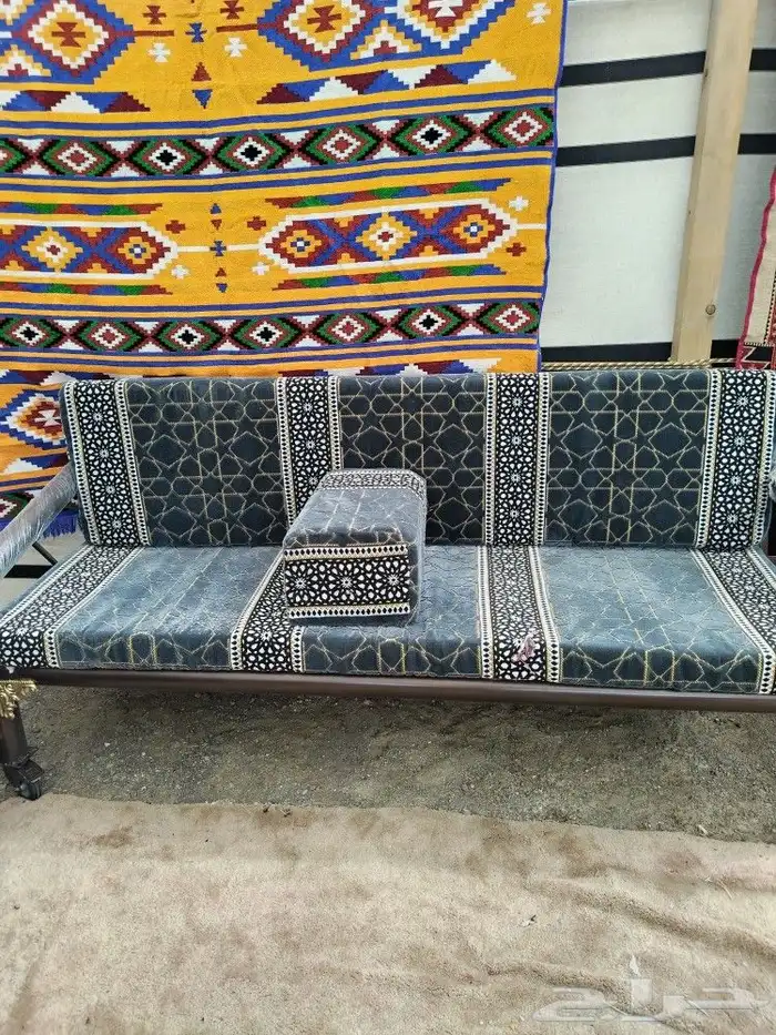 كراسي وطاولات 2