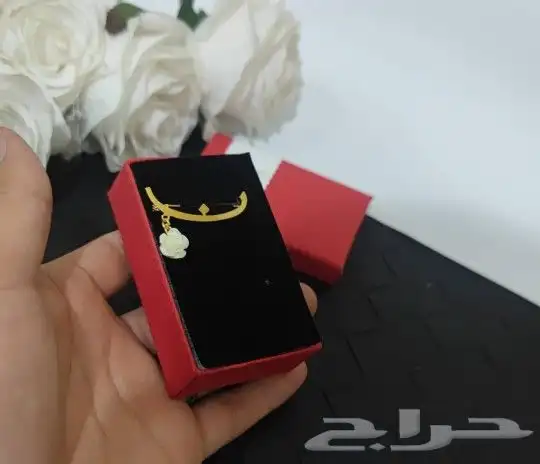 هدايا تخرج بالاسم بروشات سلاسل اساور عبايات 2