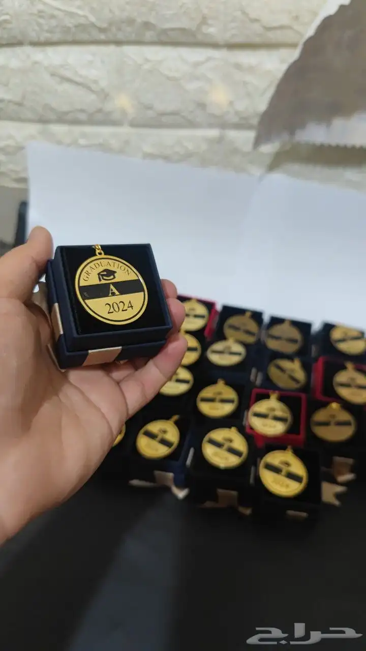 هدايا تخرج بالاسم بروشات سلاسل اساور عبايات 4