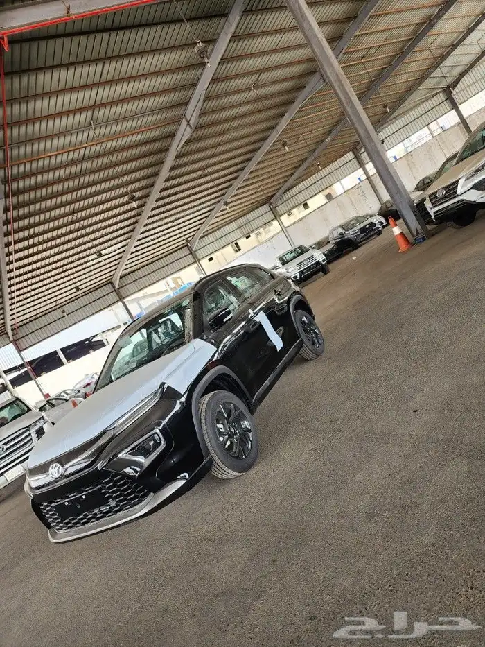 تويوتا اوربان2025 اسود 8