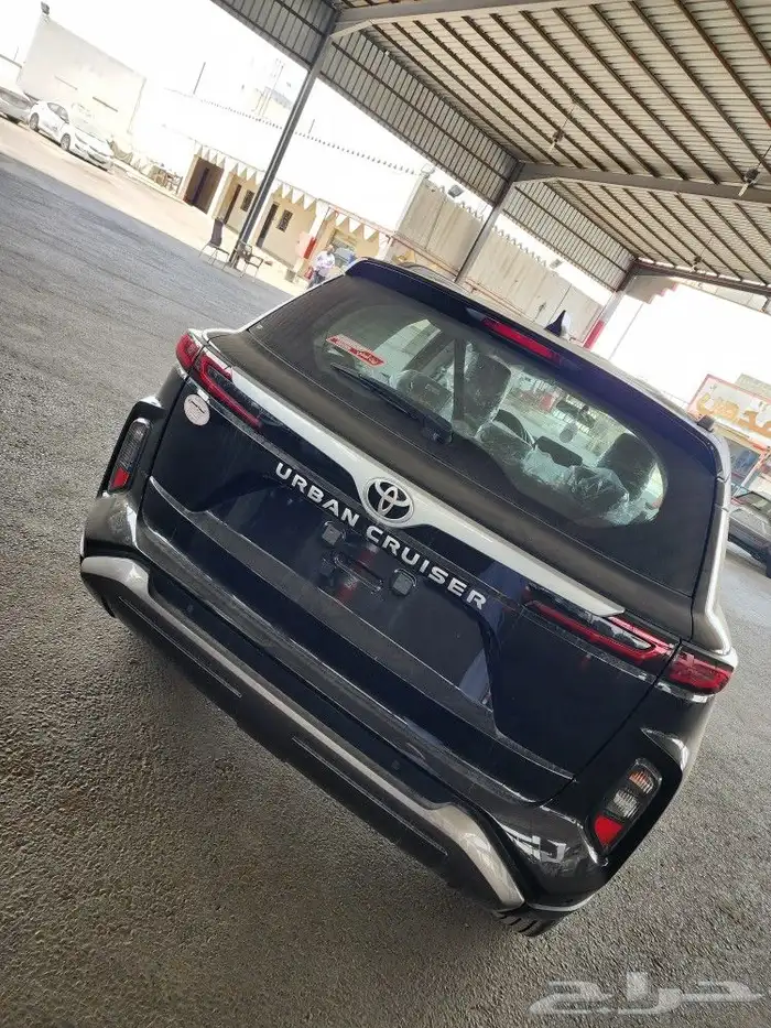 تويوتا اوربان2025 اسود 0