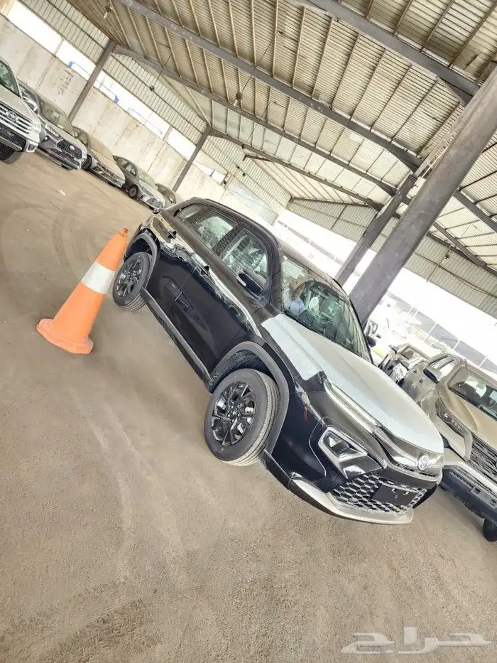 تويوتا اوربان2025 اسود 5