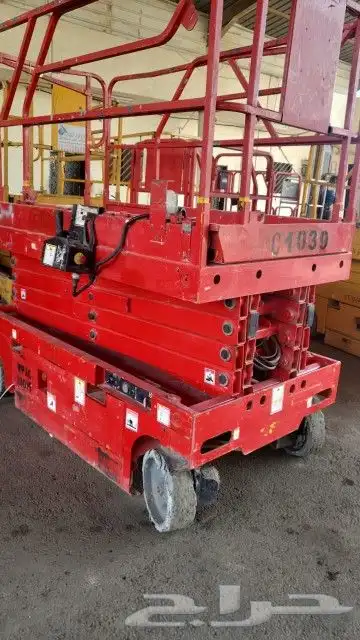 Scissor lift for rent in Jeddah 3