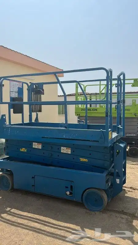 Scissor lift for rent in Jeddah 1