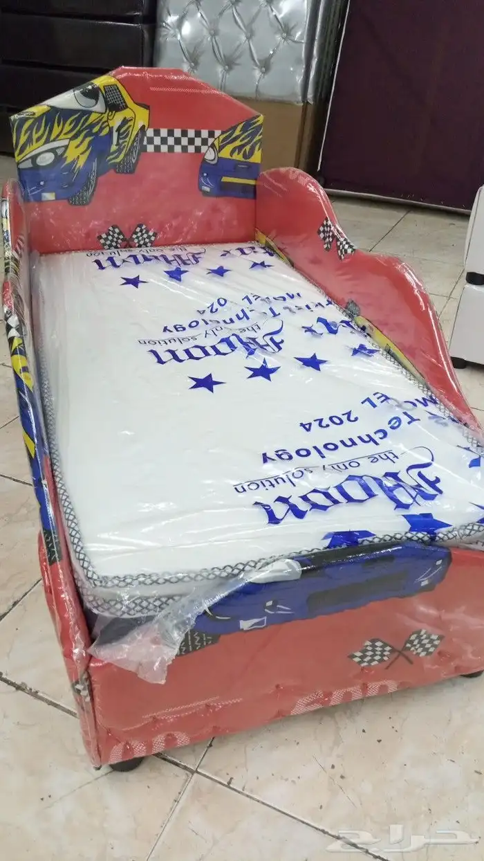 يوجد لدينا السريراخشب حقت الأطفال التصميم السياره بسعرالجمله 8
