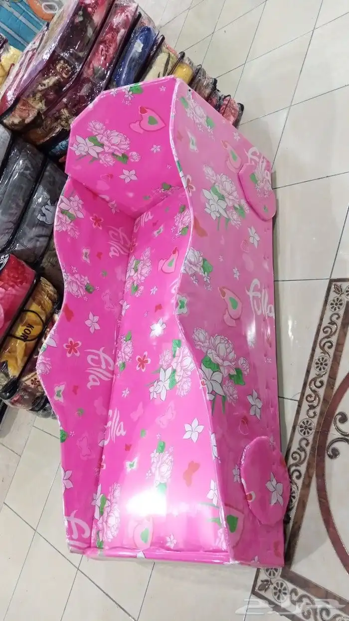 يوجد لدينا السريراخشب حقت الأطفال التصميم السياره بسعرالجمله 1