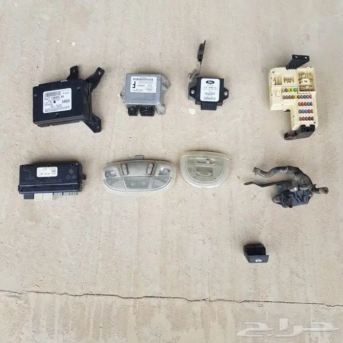 للبيع قطع غيار فورد ماونتنير 2003 مستعمله ونظيفه 12