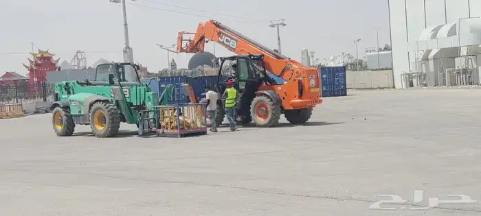 معدات ثقيله Forklifts Cranes And a caesar turnip Marleft jcb 5