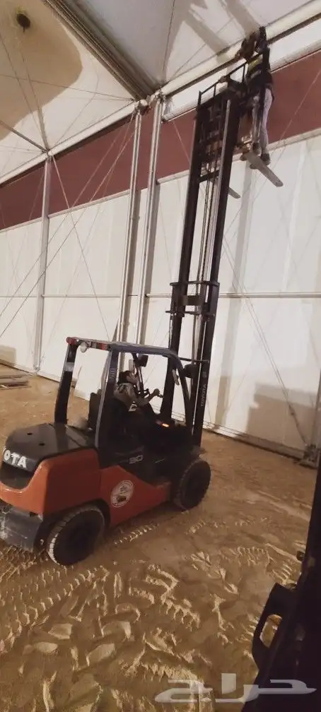 معدات ثقيله Forklifts Cranes And a caesar turnip Marleft jcb 6