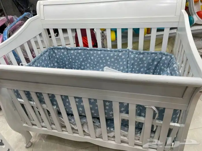 سرير أطفال ينفتح على سرير الأم 1