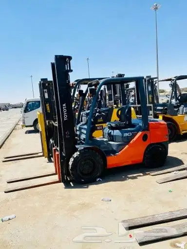 رافعة شوكية (فوركلفت) forklift للإيجار 0