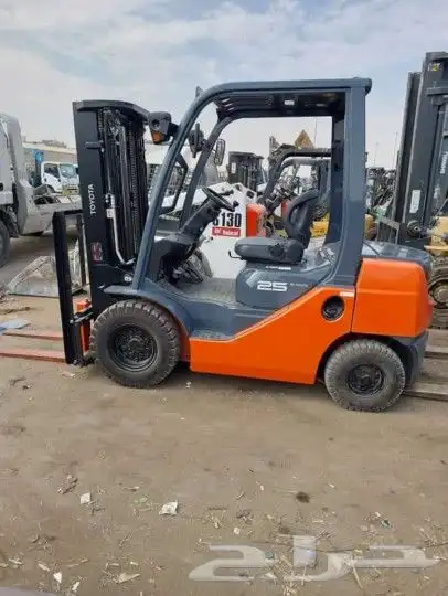 رافعة شوكية (فوركلفت) forklift للإيجار 5