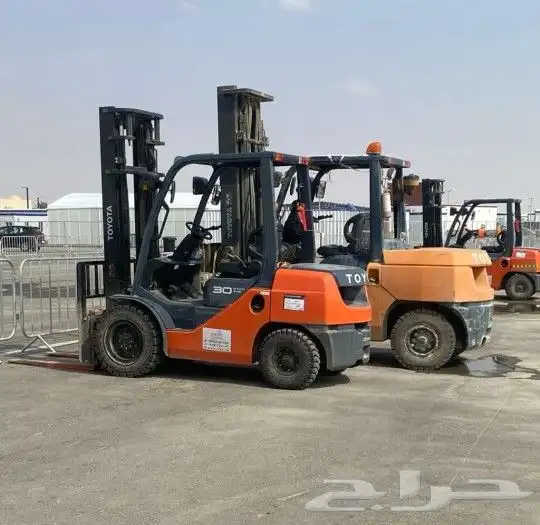 رافعة شوكية (فوركلفت) forklift للإيجار 6