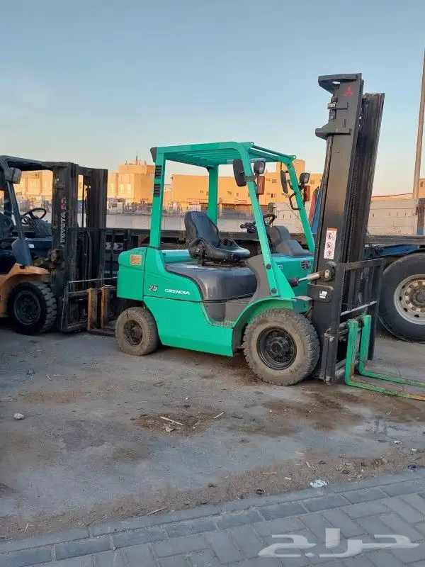 رافعة شوكية (فوركلفت) forklift للإيجار 3