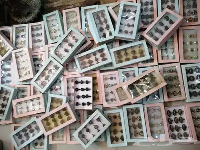 عدد 720 خاتم نسائي قديم مخزن بسعر مغري جدا 1
