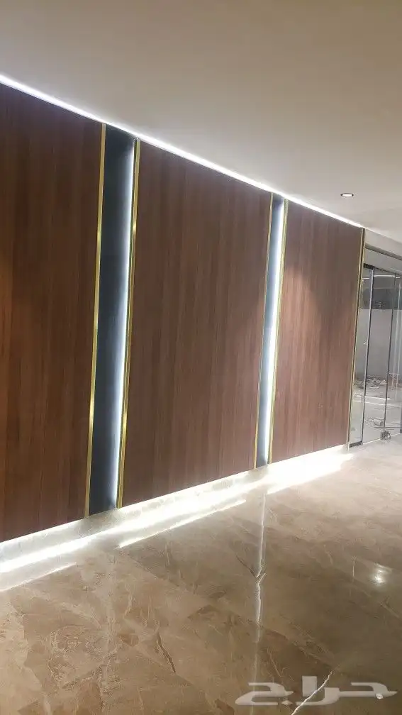 ديكور شاشه مع اناره مع طاوله مع بديل خشب مع بديل شيبورد 3