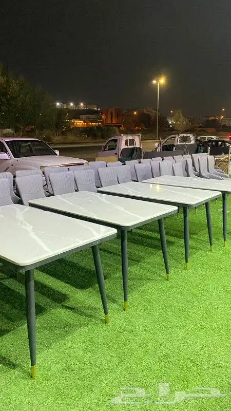 طاولات طعام جودة ممتازة جديد بلكرتون 10