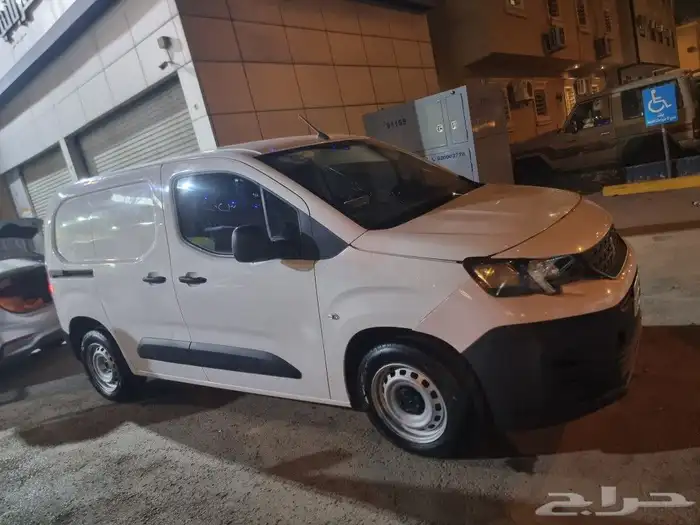 للبيع عدد 4 بيجو بارتنر ديزل ورينو 8