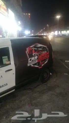 طباعة وتركيب استيكر على السيارات توفير استاندات جاهزة وتفصيل 6