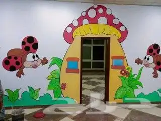 رسام روضة أطفال ومدارس وجداريات مساحة كبيرة 0