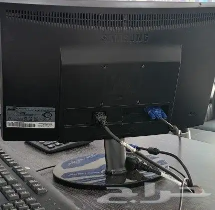 شاشه كمبيوتر من نوع سامسونغ 4