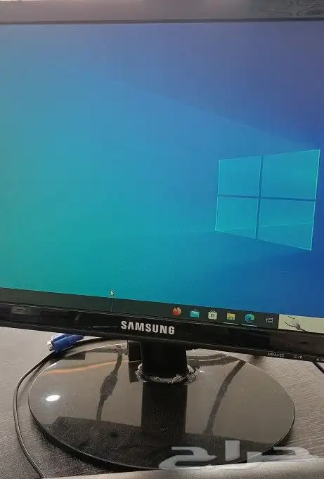 شاشه كمبيوتر من نوع سامسونغ 6