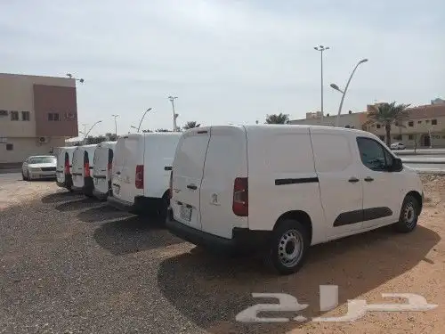 للبيع عدد 4 بيجو بارتنر ديزل ورينو 4