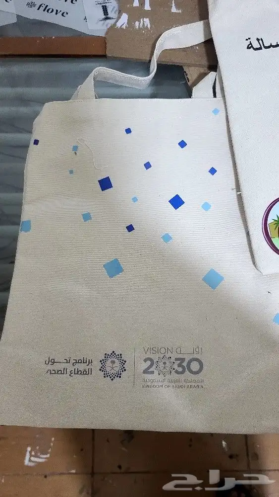 طباعه وتطريز تيشرتات هوديات بلوفرات كابات 35