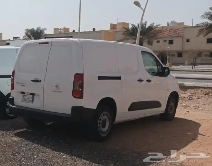 للبيع عدد 4 بيجو بارتنر ديزل ورينو 5