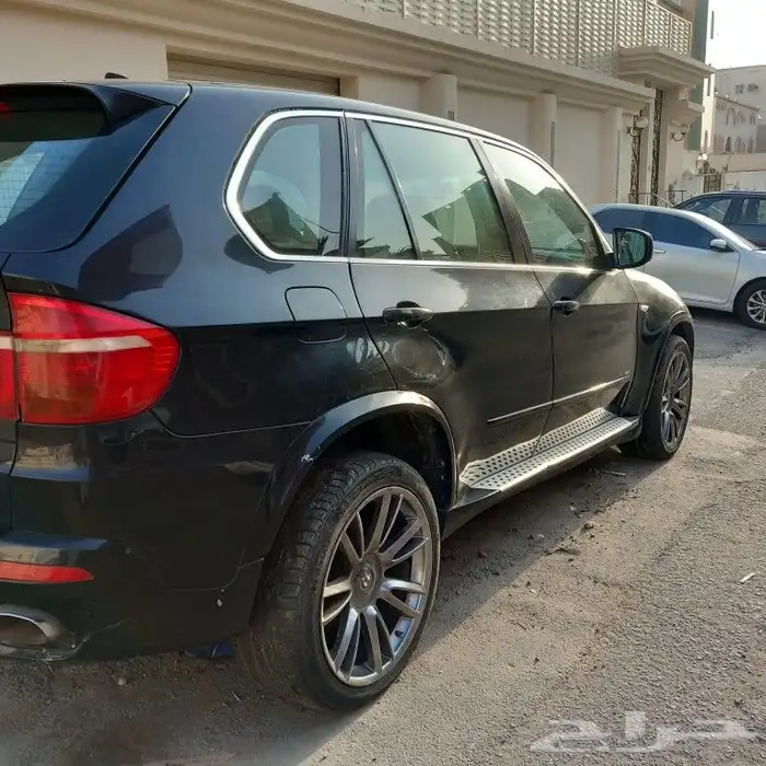 بي ام دبليو x5 موديل 2008 حجم 8 سلندر شغال وعلي الفحص البي 10