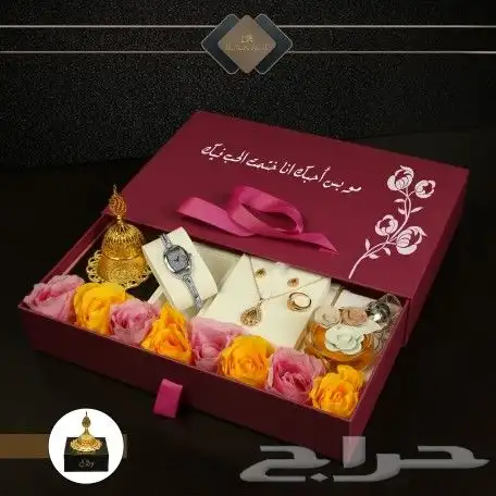 ارقئ انواع الهدايا النسائيه اطقم ساعات بالاسم 0