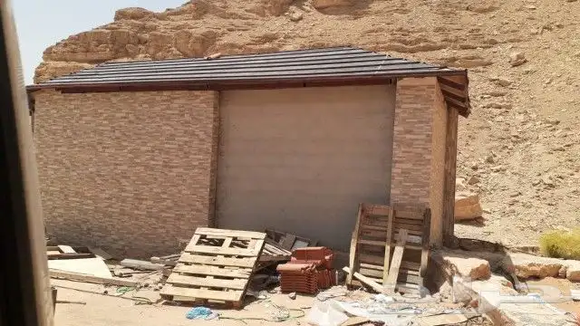 تركيب جميع انواع القرميد وعازوال ماء قرميد اسباني وإيطاليا و 2