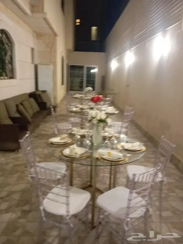 تاجير طاولة الطعام مستطيل مع الكرسي وسرفس 5