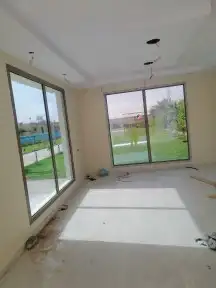 الا لمونيوم سرايا عادي باب وشباك مح زجاج دبل 4