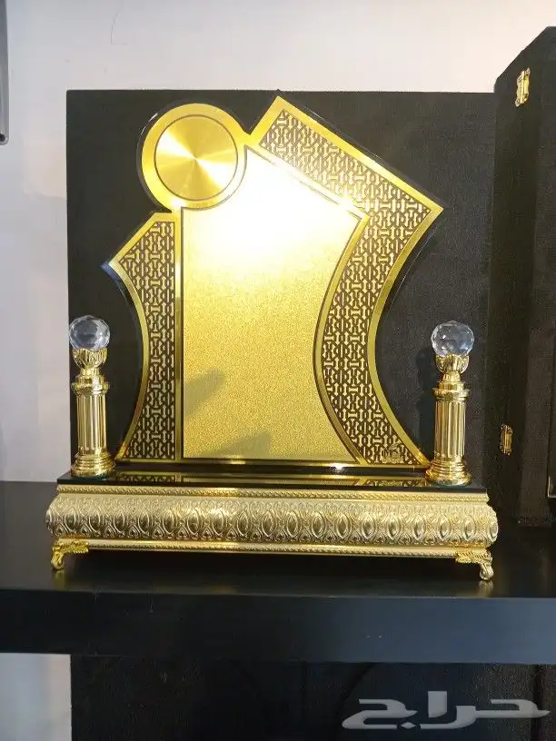 لوحات وحروف بارزه وتركيب كلادنج اشترط البلديه ودروع 6