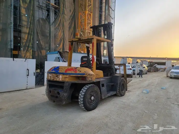 روافع شوكية للإيجار بجميع الأحجام والأنواع 1