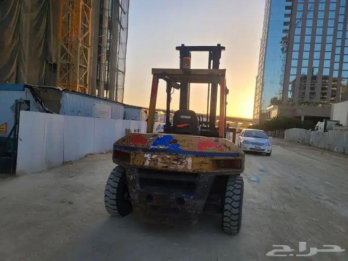 روافع شوكية للإيجار بجميع الأحجام والأنواع 2