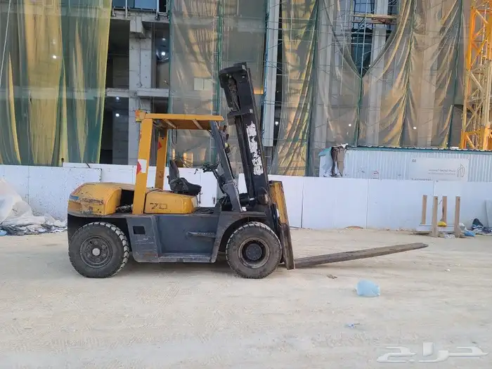 روافع شوكية للإيجار بجميع الأحجام والأنواع 0