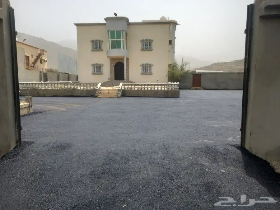 مقاول اسفلت لجميع أعمال الاسفلت ودك الارضيات والميدات 0