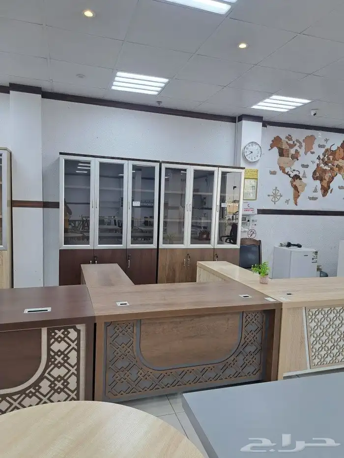 دولاب ملفات خشب مع اطار من المانيوم 18