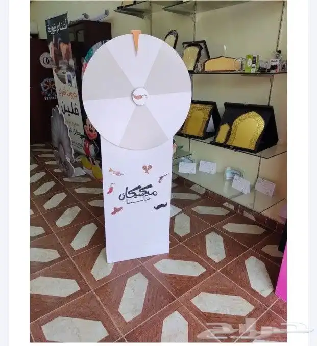 مجسمات فلين وعجلة الحظ 2