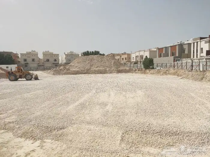 جفر الاراضي الرمليه والصخريه وتوريد حجر وبسكورس بكل المقاسات 0